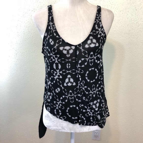 silence + noise Tops - Silence & Noise Black Asymmetrical Tank